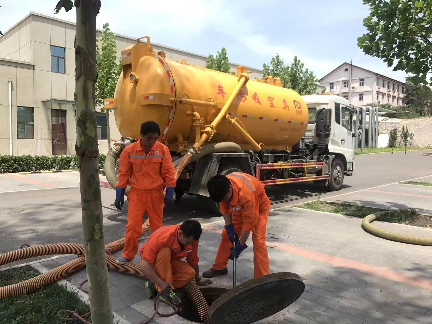 韶山化粪池清理与5-8吨吸粪车施工效率分析